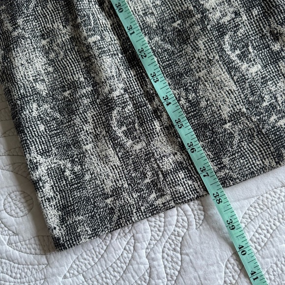 M.M. LaFleur - The Aditi 2.0—Modern Houndstooth - Black / Sand - Picture 12 of 12